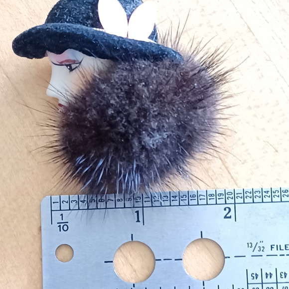 Sophisticated Lady In Fur Brooch - Picture 3 of 5